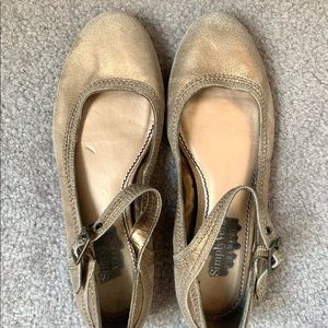 Simply Vera (Vera Wang) Gold Mary Jane